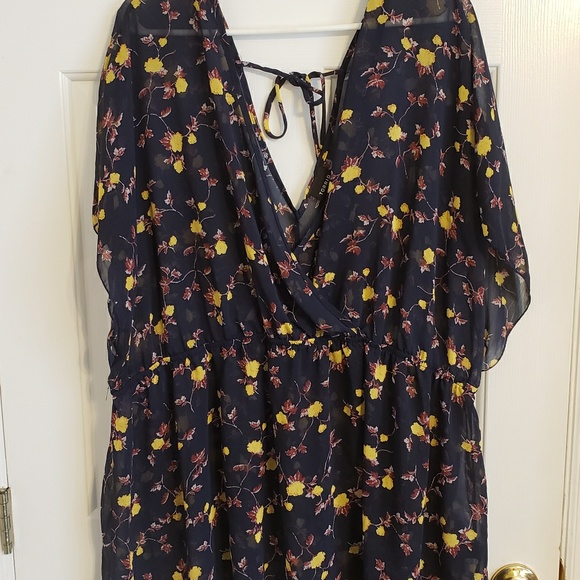 torrid Tops - EUC Torrid Navy and Yellow blouse